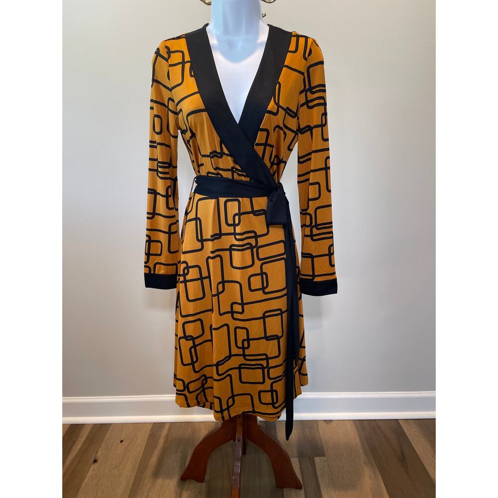 BCBG MaxAzria Size M Deep Golden Yellow Geometric Long‑Sleeve Wrap Dress